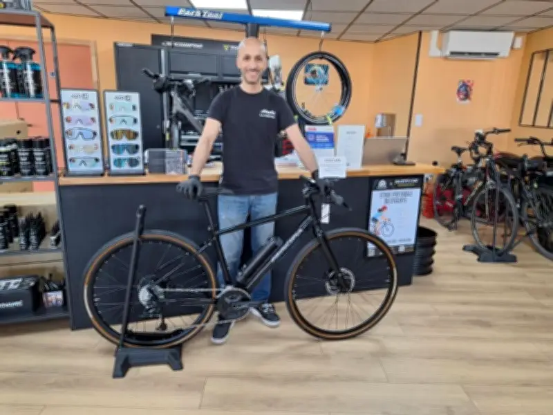 Youn Bike électrifie les vélos classiques près de la gare Sainte-Germaine