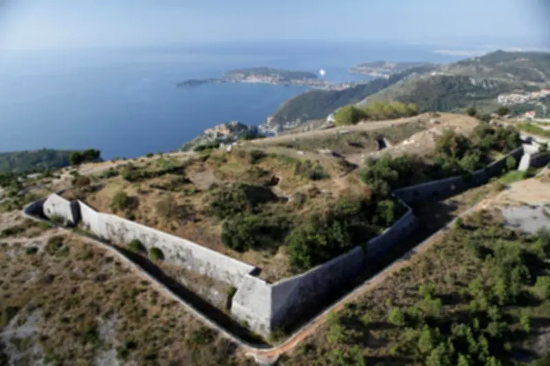Èze : une promenade tragique se termine par une chute mortelle de 30 mètres