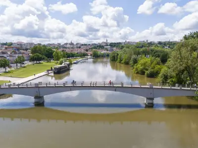 Angoulême redécouvre ses rivières : la Charente et la Touvre renaissent en poumons verts