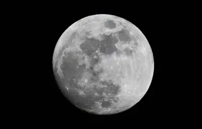 Artémis 2 : les astronautes baptisent deux cratères lunaires en hommage émouvant