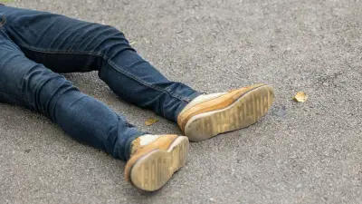 Aude : un maire frappé et étranglé en voulant aider un homme au sol