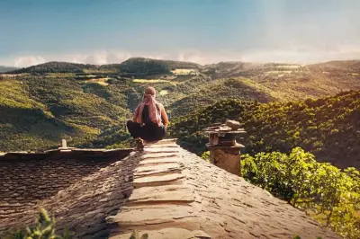 Bertrand Belin incarne un père confronté à la fugue de sa fille dans « Sauvage »