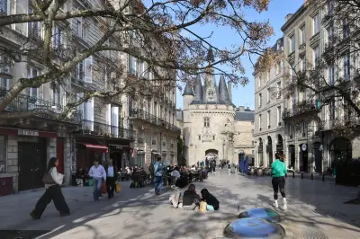 Bordeaux : la place du Palais, de parking à haut lieu gastronomique