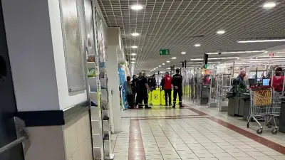Braquage d'une bijouterie à Auchan Béziers : une cliente raconte sa peur