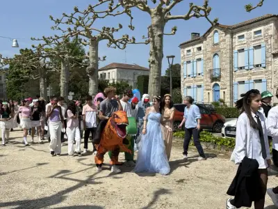 Carnaval à Castelmoron : 385 élèves défilent sous le soleil