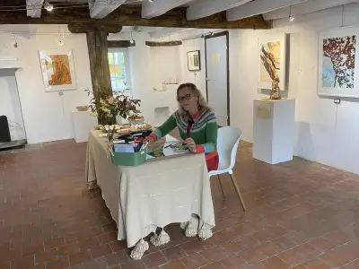 Cécile Faure expose à La Benoîterie : une ode au Pays basque et à la nature éphémère