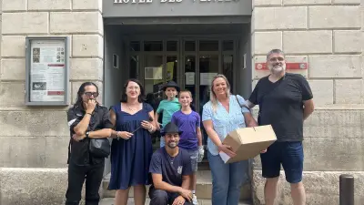 Chaussette de Michael Jackson vendue 7 700 € à Nîmes en 2025