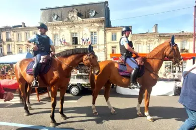 Des cavaliers de la Garde républicaine en visite à Créon