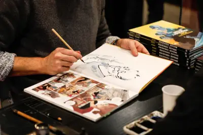 Enquête BD : une profession vieillissante et précarisée révélée par 10 infographies