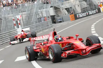 Ferrari enflamme le Grand Prix de Monaco Historique avec une parade légendaire