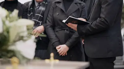 Fraude au deuil : une escroquerie qui exploite la vulnérabilité des familles endeuillées