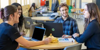 Installation permanente au Canada : un parcours du combattant pour les étudiants français
