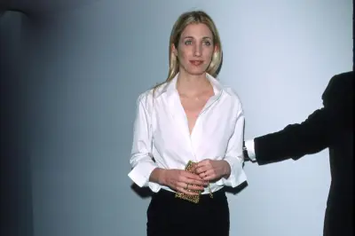 La série 'Love Story' réhabilite le minimalisme chic de Carolyn Bessette-Kennedy
