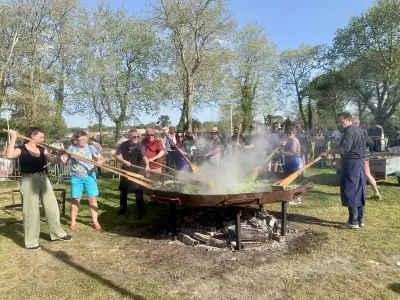 Lanton célèbre Pâques avec une chasse aux œufs et l'omelette à l'aillet sur la place de Courcy