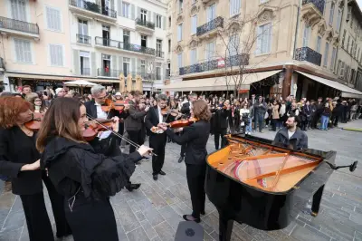 Le flashmob du pianiste Julien Cohen pour le MIDEM à Cannes devient viral avec 13 millions de vues