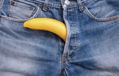 Le 'jelqing', technique viriliste dangereuse qui séduit les jeunes sur les réseaux