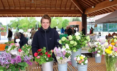 Le marché dominical s'enrichit d'une ferme florale et de saveurs marocaines