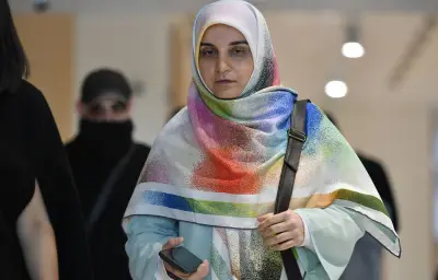 Libération d'une Iranienne en France : un échange lié aux otages français en Iran ?