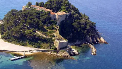 Macron et Brigitte au spectacle de Dany Boon : une surprise varoise