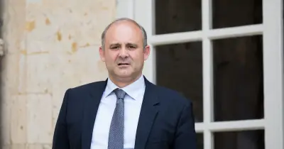 Macron place ses fidèles : chaises musicales à l'Élysée