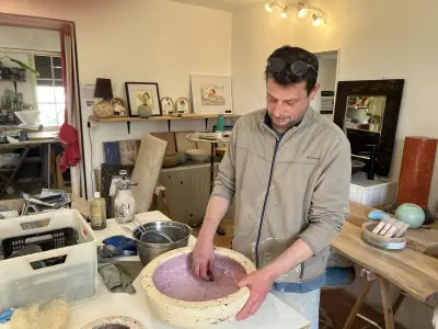 Monpazier célèbre les métiers d'art européens avec onze artisans en démonstration