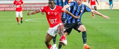 Nîmes domine Cannes 3-0 et reprend la tête du championnat