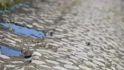 Paris-Roubaix 2026 : vols de pavés, sabotage ou collection ? L'Enfer du Nord menacé