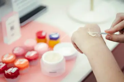 Pascal Canfin dénonce : les industriels de la cosmétique préfèrent changer les règles que leurs formules