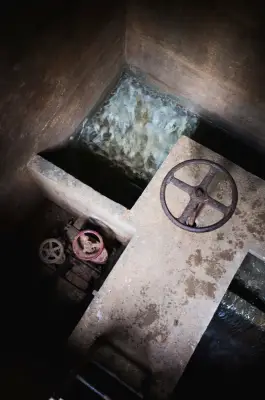 PFAS dans l'eau potable : contrôle renforcé des boues d'épuration pour éviter la pollution