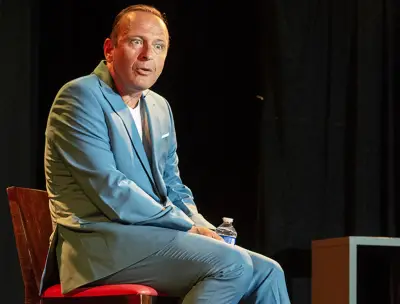 Philippe Souverville, de professeur d'arts martiaux à humoriste, présente son one-man-show à La Fourmi rouge