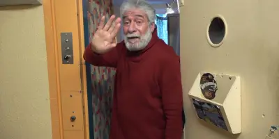 Pierre Carles défend Abdallah, ex-plus vieux prisonnier politique français