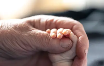 Pères âgés : témoignages de lecteurs sur le décalage générationnel