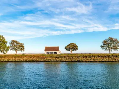 Souvenirs d'un pique-nique familial au bord du canal