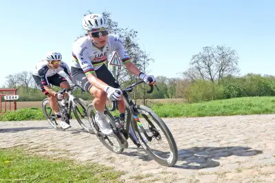 Tadej Pogacar vise l'exploit historique du Grand Chelem sur les Monuments cyclistes