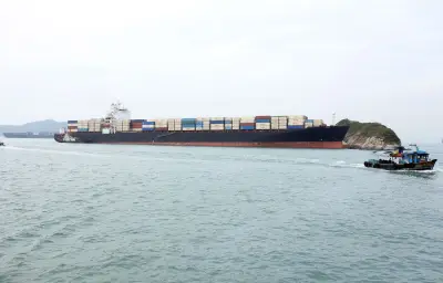 Tensions maritimes USA-Iran : un cargo iranien saisi après des tirs dans le golfe d'Oman