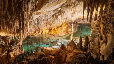 Thaïlande : un moine de 77 ans retrouvé la tête en bas dans une grotte