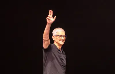 Tim Cook quitte la direction d'Apple plus tôt que prévu, John Ternus prend la relève