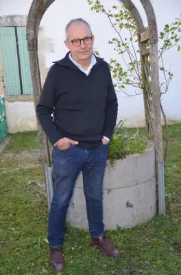 Un ancien magistrat publie un roman criminel et un recueil de nouvelles en Nouvelle-Aquitaine