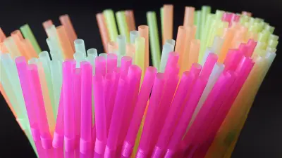 Un Français risque la prison à Singapour pour avoir léché une paille