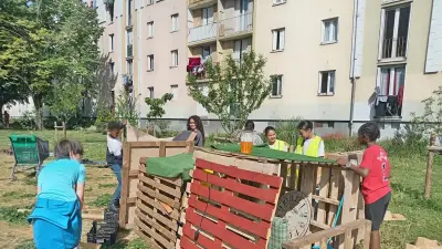 Un terrain d'aventure pour les enfants au Chemin-Bas d'Avignon à Nîmes