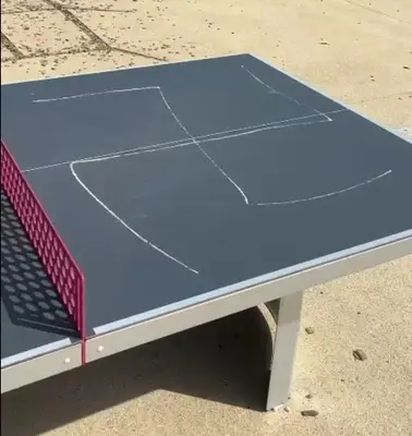 Vandalisme à Beychac-et-Caillau : école taguée, croix gammées et impacts de plombs