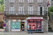 1er mai : la Macronie défend le droit à la baguette fraîche dans les petits commerces