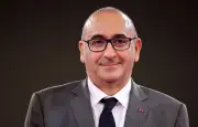 930.000 dossiers en attente : le plan de l'Intérieur pour accélérer les titres de séjour