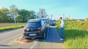 Accident à Oloron-Sainte-Marie : une conductrice évite un joggeur et percute un véhicule