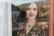 Agathe Charnet, lauréate du prix du Nouvel Obs, plaide pour la dignité dans la fragilité face à Alzheimer