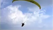 Angleterre : une mère de famille meurt lors d'un saut en parachute offert par son mari