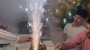 Anniversaire : des bougies qui se transforment en feux d'artifice