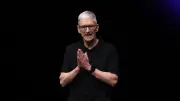 Apple nomme John Ternus comme nouveau PDG, Tim Cook devient président exécutif