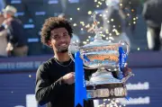 Arthur Fils vainqueur à Barcelone, Bordeaux champion de hockey, l'OL surprend le PSG