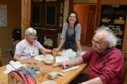 Atelier de céramique intergénérationnel à l'Écocentre du Périgord